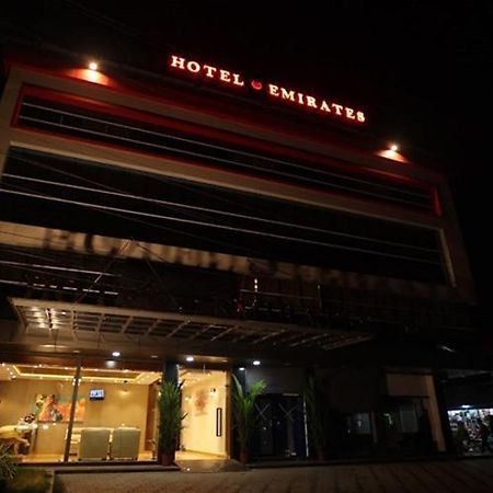 Hotel Emirates Kannangad Dış mekan fotoğraf