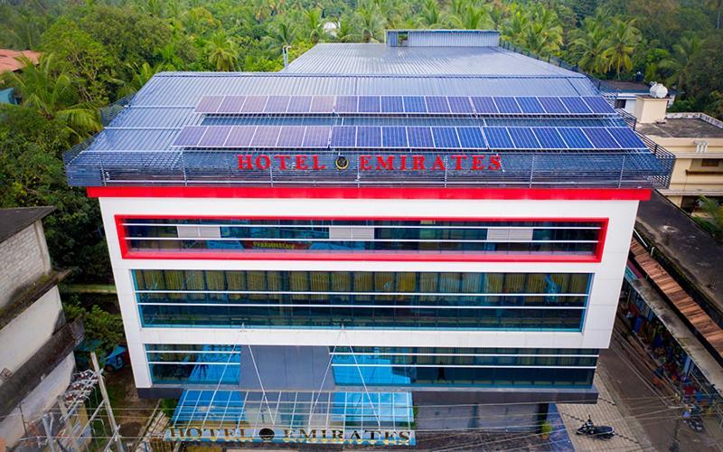 Hotel Emirates Kannangad Dış mekan fotoğraf