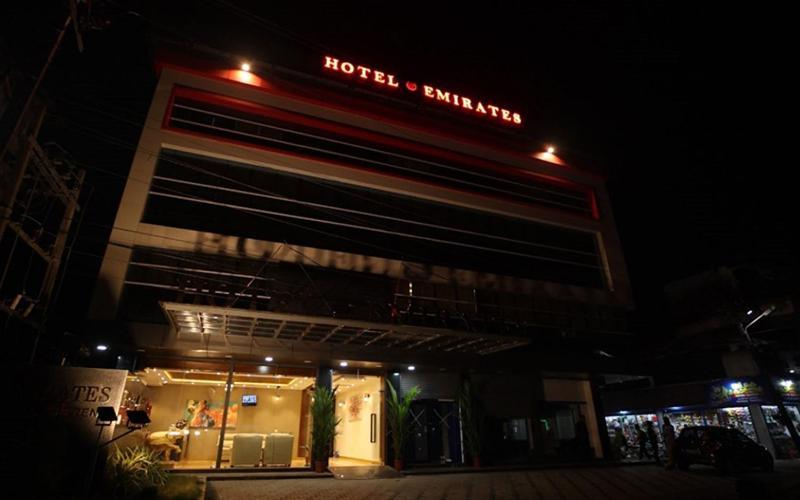 Hotel Emirates Kannangad Dış mekan fotoğraf