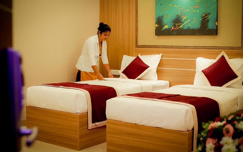 Hotel Emirates Kannangad Dış mekan fotoğraf