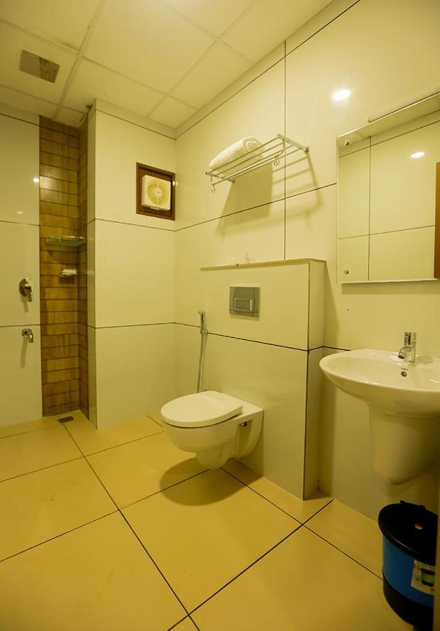 Hotel Emirates Kannangad Dış mekan fotoğraf