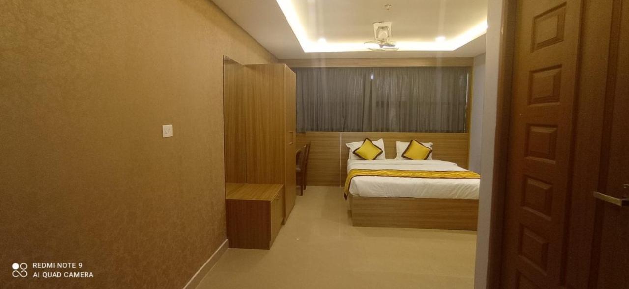 Hotel Emirates Kannangad Dış mekan fotoğraf